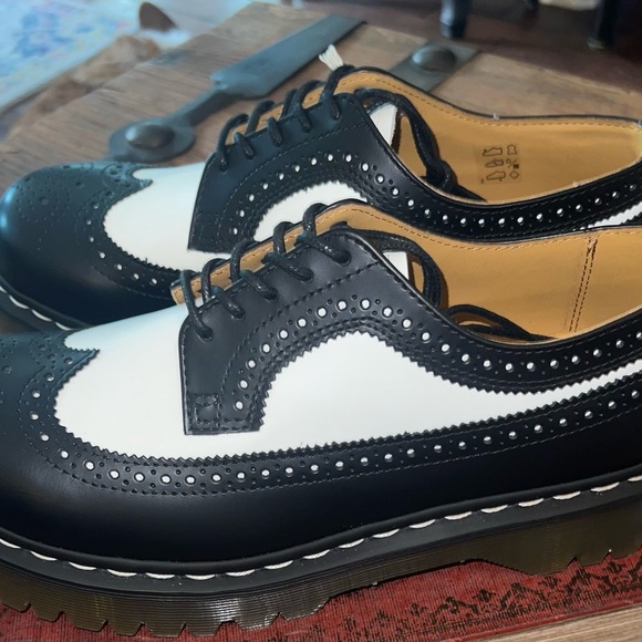 Dr Martens 3989 BEX SMOOTH LEATHER BROGUE SHOES - Picture 2 of 5